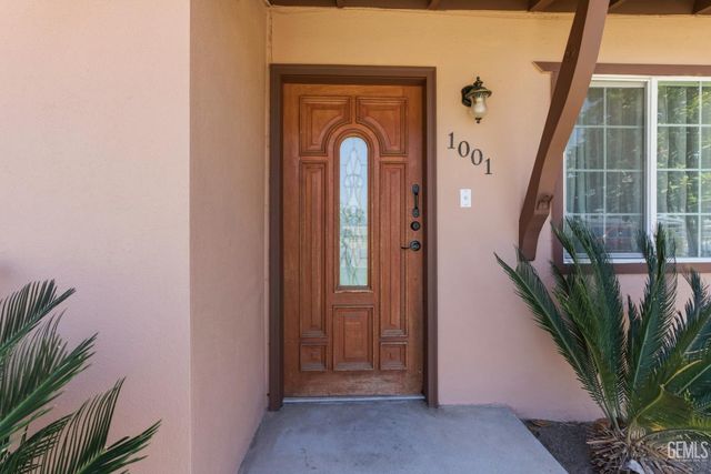 1001 White Lane, Bakersfield, CA 93307
