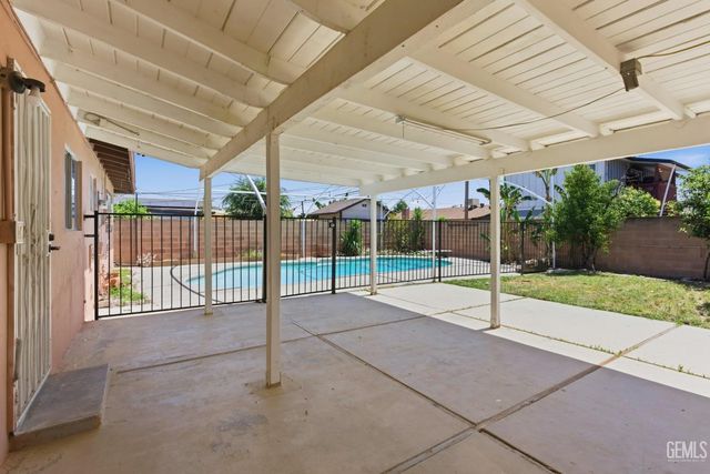1001 White Lane, Bakersfield, CA 93307