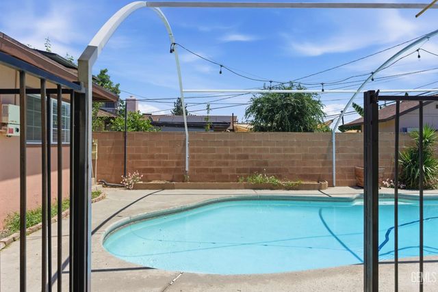 1001 White Lane, Bakersfield, CA 93307