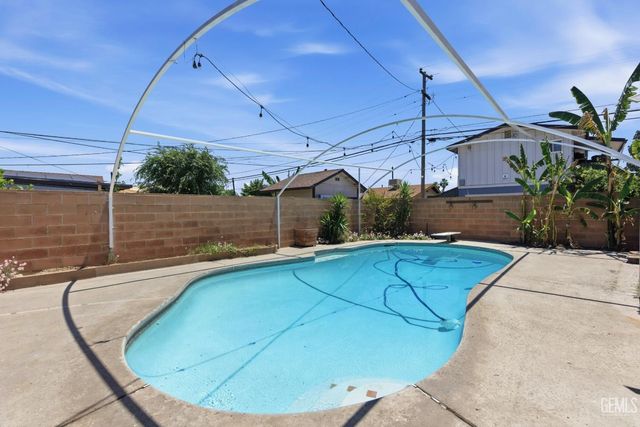 1001 White Lane, Bakersfield, CA 93307