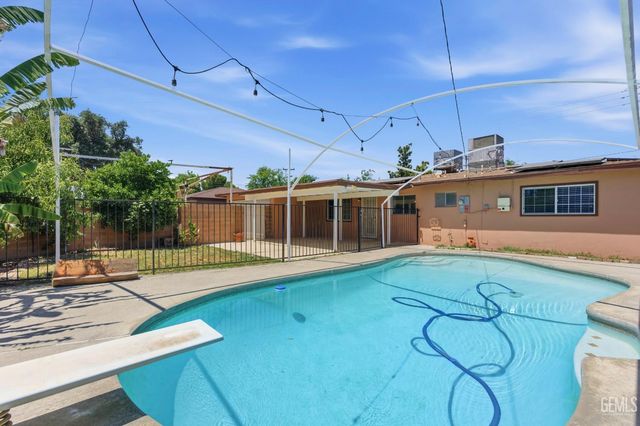 1001 White Lane, Bakersfield, CA 93307