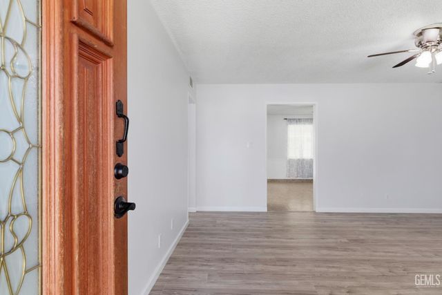 1001 White Lane, Bakersfield, CA 93307