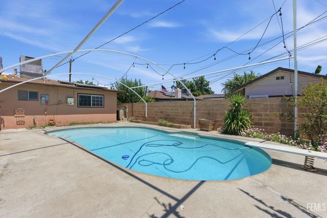 1001 White Lane, Bakersfield, CA 93307