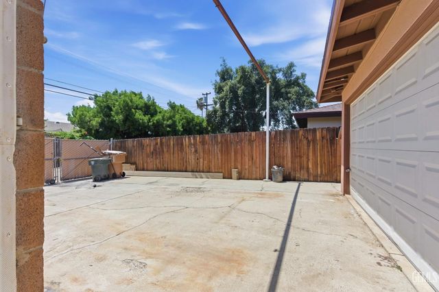 1001 White Lane, Bakersfield, CA 93307