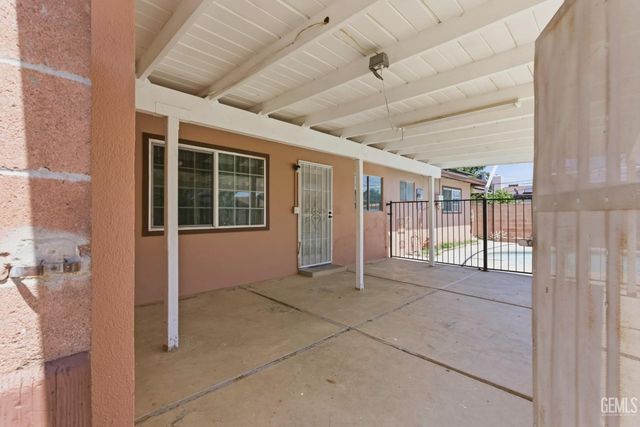 1001 White Lane, Bakersfield, CA 93307