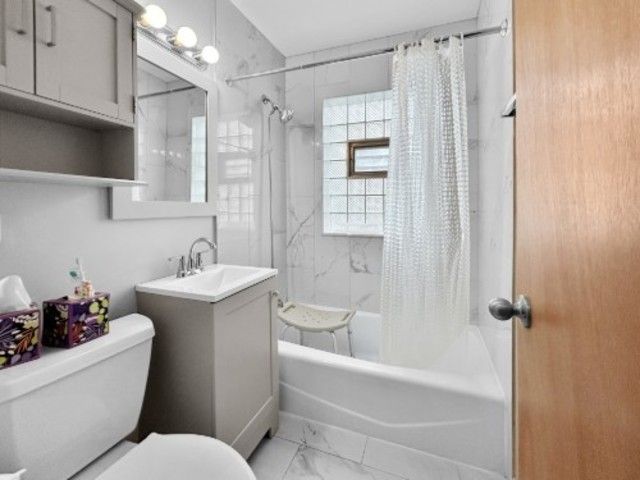 2247 S 21st Avenue, Broadview, IL 60155