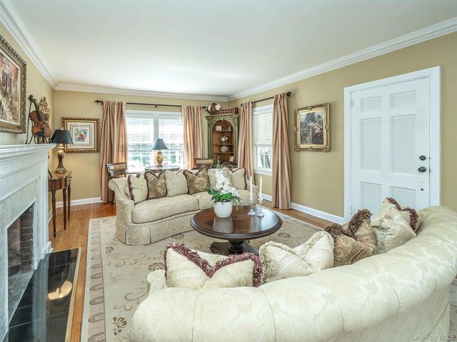 3 Duke Place, Glen Cove, NY 11542