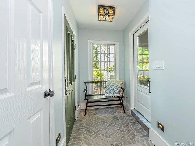 3 Duke Place, Glen Cove, NY 11542