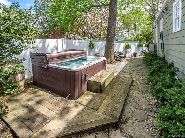 3 Duke Place, Glen Cove, NY 11542