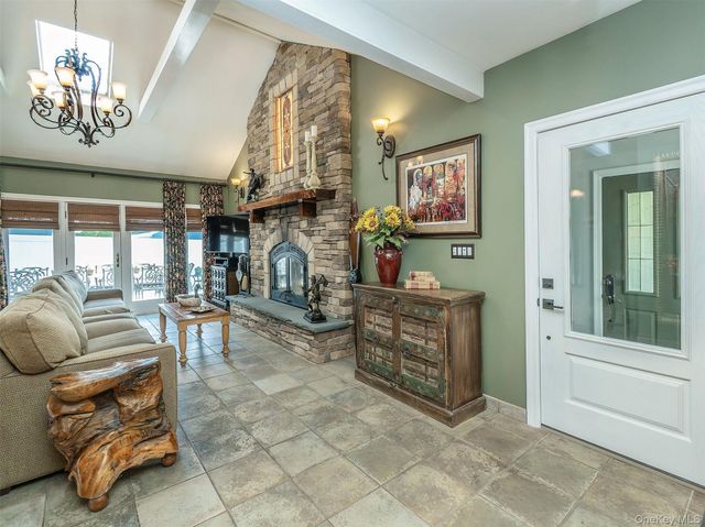 3 Duke Place, Glen Cove, NY 11542