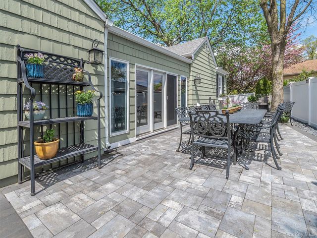 3 Duke Place, Glen Cove, NY 11542