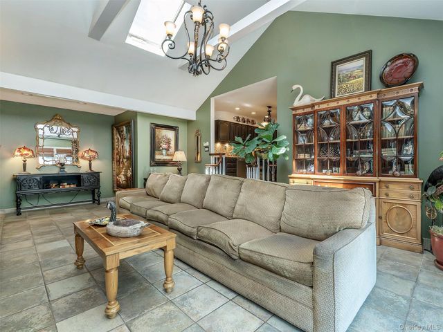 3 Duke Place, Glen Cove, NY 11542