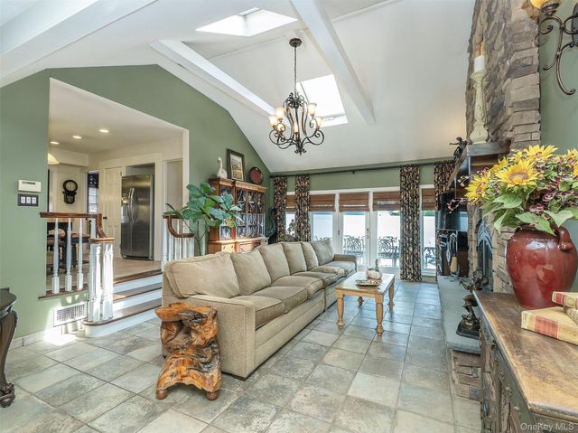 3 Duke Place, Glen Cove, NY 11542