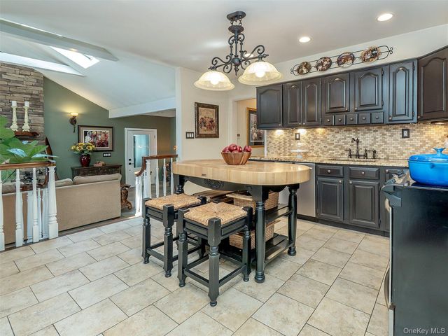 3 Duke Place, Glen Cove, NY 11542