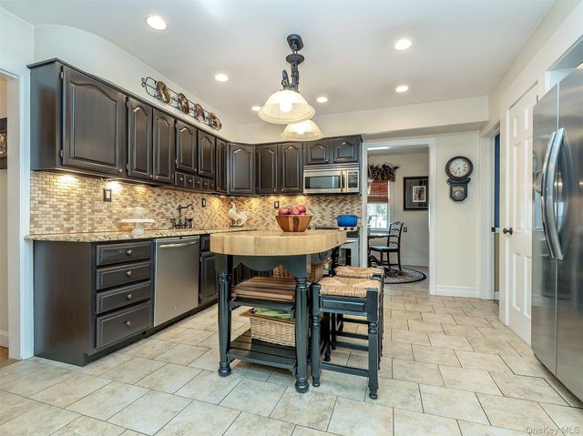 3 Duke Place, Glen Cove, NY 11542