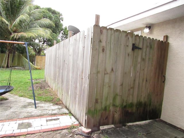 2230 SW 50th Ter 2, Fort Lauderdale, FL 33317