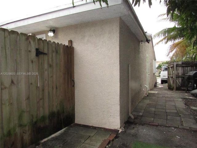 2230 SW 50th Ter 2, Fort Lauderdale, FL 33317