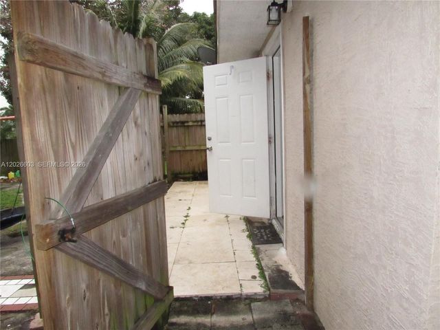 2230 SW 50th Ter 2, Fort Lauderdale, FL 33317