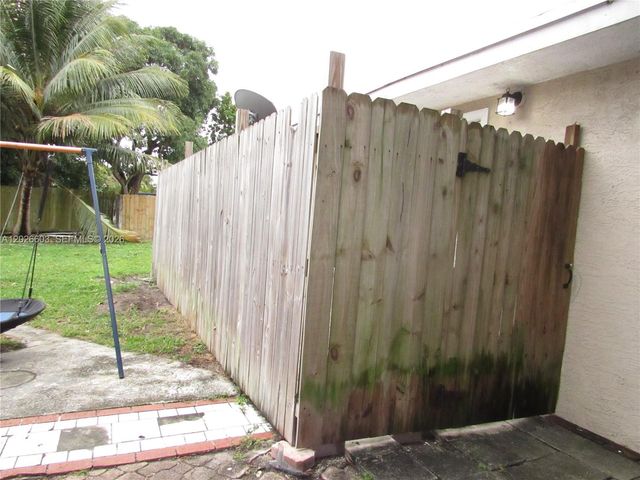 2230 SW 50th Ter 2, Fort Lauderdale, FL 33317