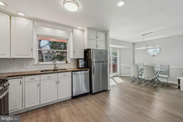 6 WALNUT DRIVE, Burlington, NJ 08016