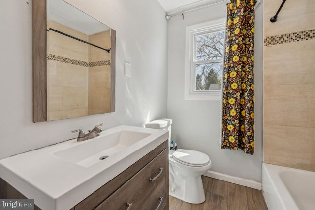 6 WALNUT DRIVE, Burlington, NJ 08016