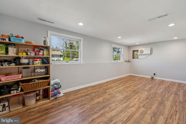 6 WALNUT DRIVE, Burlington, NJ 08016