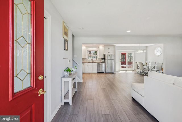 6 WALNUT DRIVE, Burlington, NJ 08016