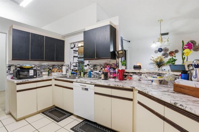 2171 NW 76th Avenue, Margate, FL 33063