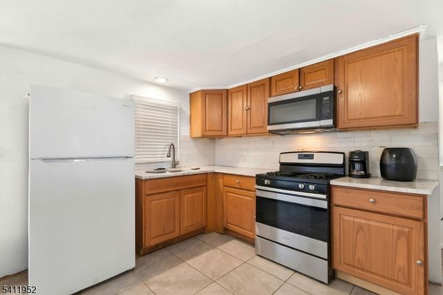 86 Katz Ave, Paterson City, NJ 07502