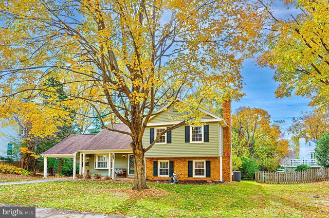 12027 CHEVIOT DR, Herndon, VA 20170