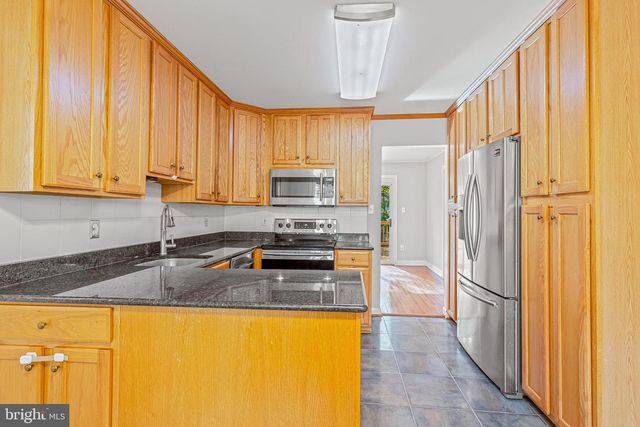 12027 CHEVIOT DR, Herndon, VA 20170