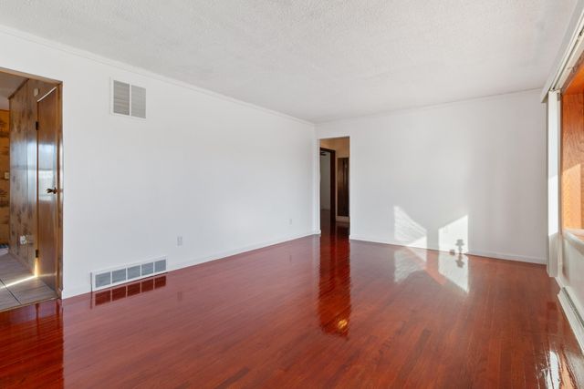 410 W 52nd Place, Merrillville, IN 46410