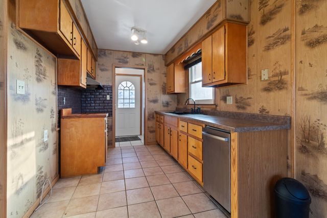 410 W 52nd Place, Merrillville, IN 46410