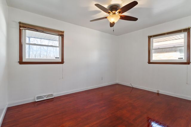 410 W 52nd Place, Merrillville, IN 46410