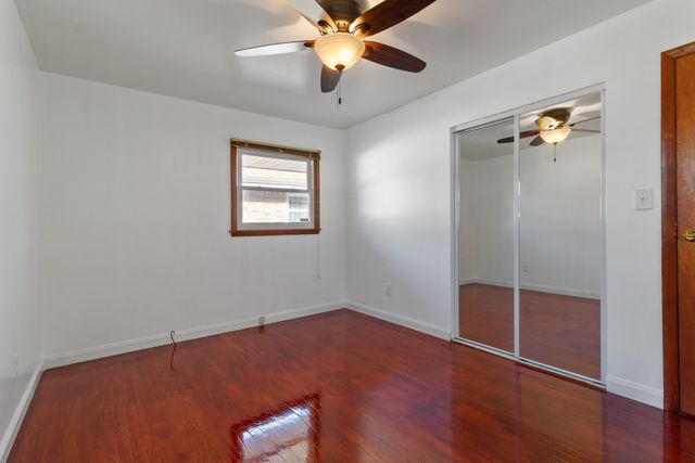 410 W 52nd Place, Merrillville, IN 46410