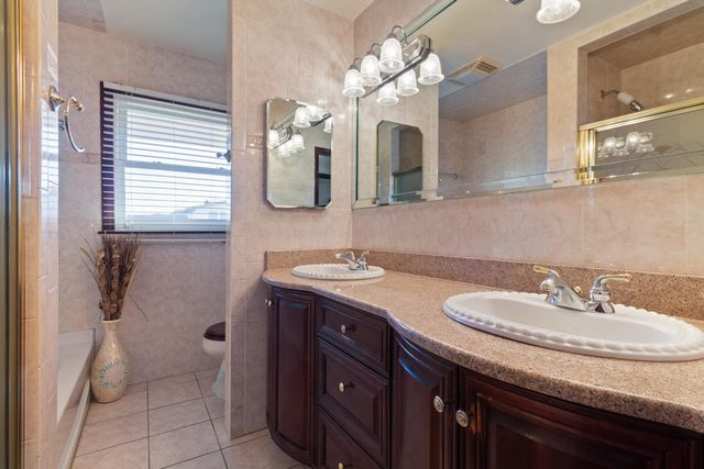 410 W 52nd Place, Merrillville, IN 46410