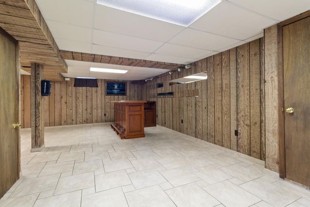 410 W 52nd Place, Merrillville, IN 46410