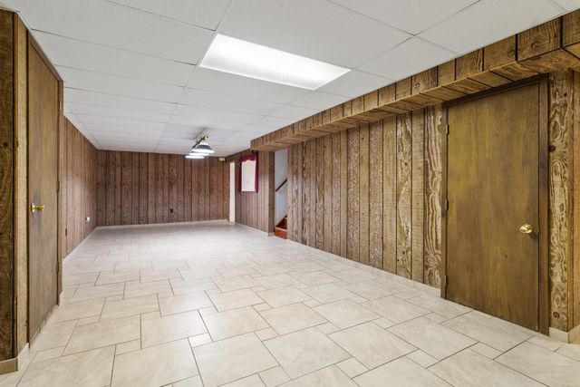 410 W 52nd Place, Merrillville, IN 46410