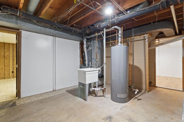 410 W 52nd Place, Merrillville, IN 46410