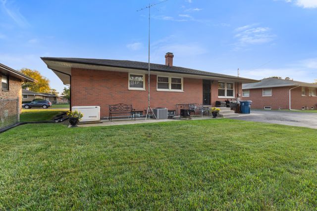 410 W 52nd Place, Merrillville, IN 46410