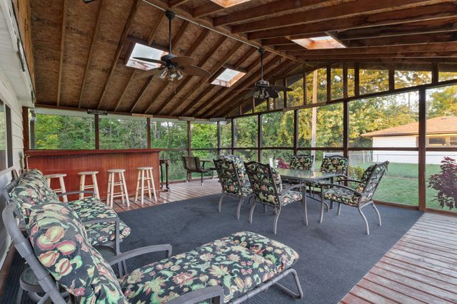 410 W 52nd Place, Merrillville, IN 46410