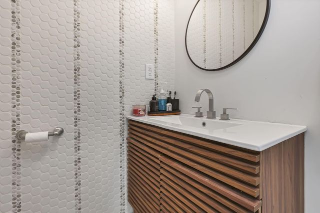 1466 hamlet Street, Columbus, OH 43201