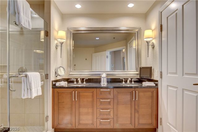 135 East Harmon Avenue 1619, Las Vegas, NV 89109