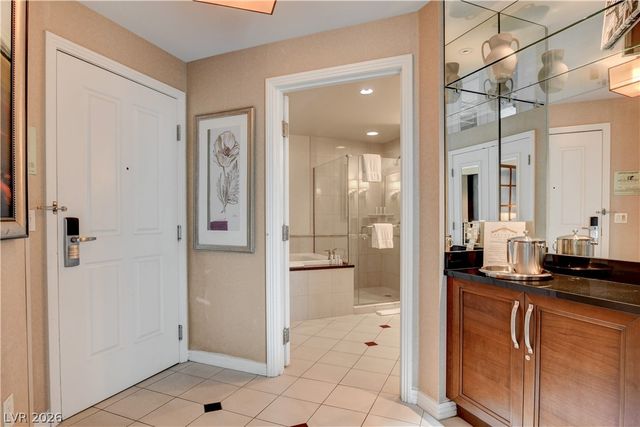 135 East Harmon Avenue 1619, Las Vegas, NV 89109