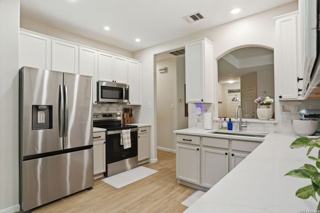 8787 LAUREL CANYON DR, Universal City, TX 78148