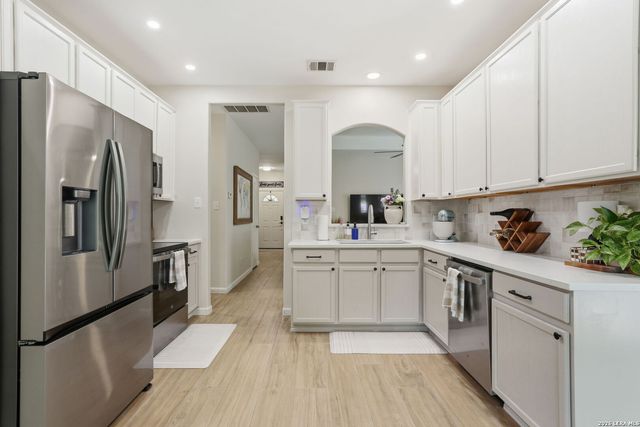 8787 LAUREL CANYON DR, Universal City, TX 78148