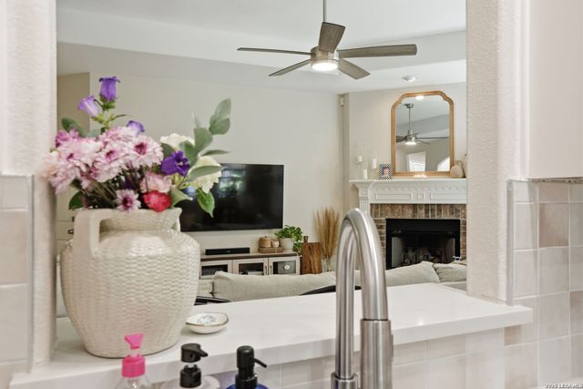 8787 LAUREL CANYON DR, Universal City, TX 78148