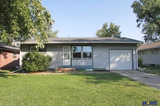 1736 Sunny Hill Road, Lincoln, NE 68502