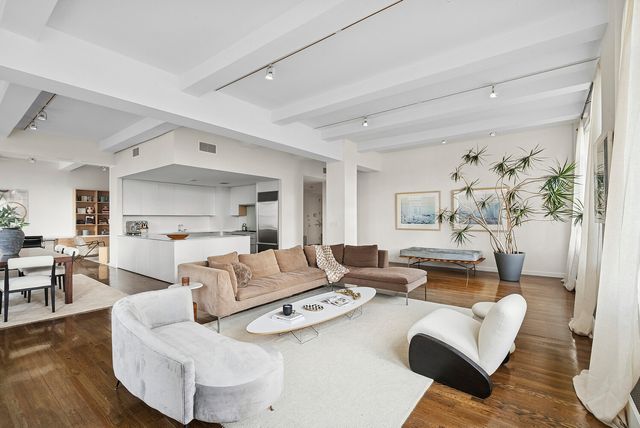 245 7th Ave Apt 10C, New York City, NY 10001