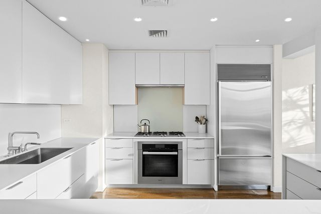 245 7th Ave Apt 10C, New York City, NY 10001